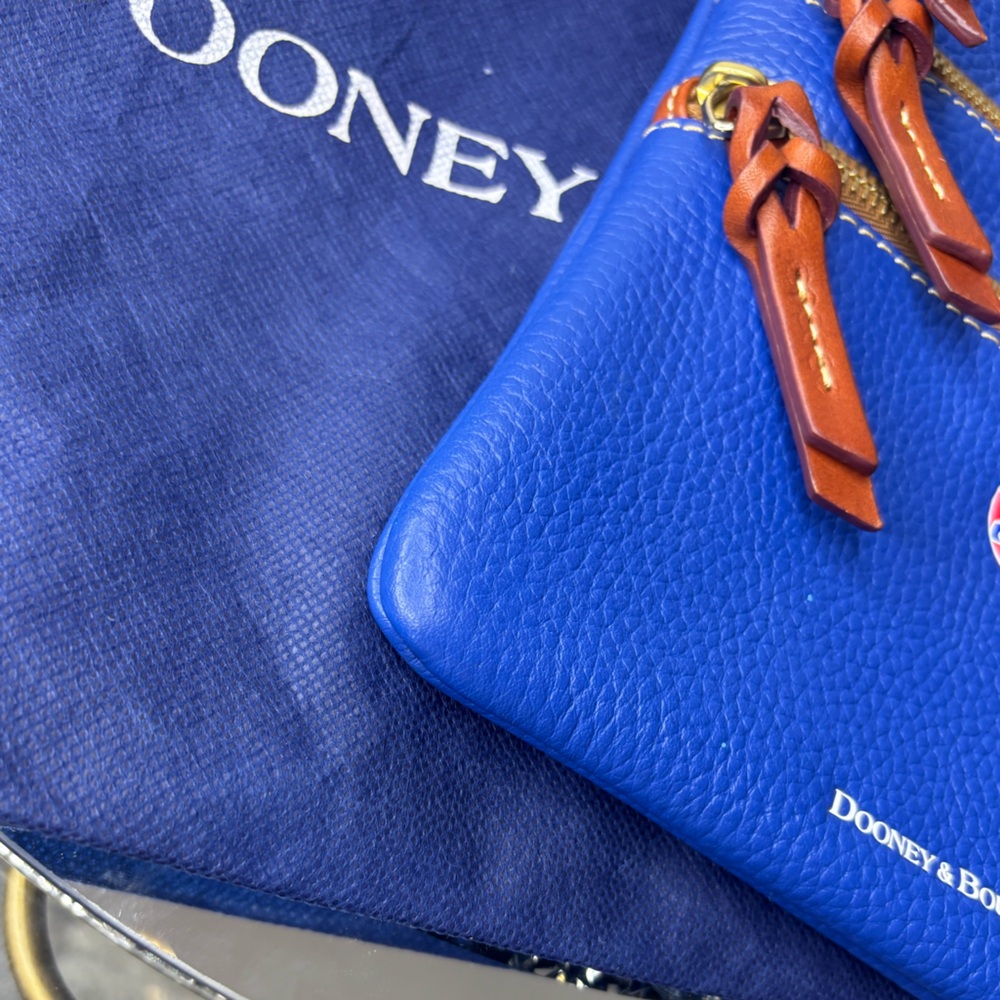 Dooney & Bourke Women's Chicago Cubs Pebble Triple-Zip Core Crossbody EUC - Picture 12 of 15